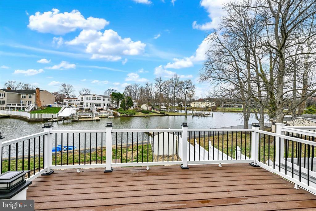 128 RAVENSWOOD COURT