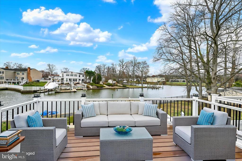 128 RAVENSWOOD COURT