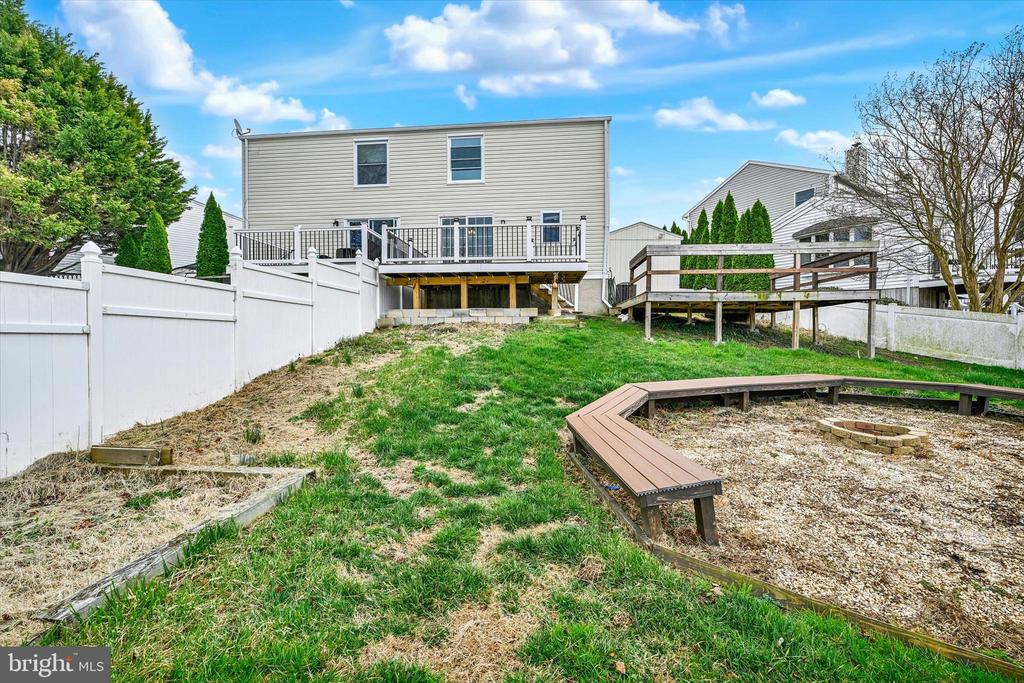 128 RAVENSWOOD COURT