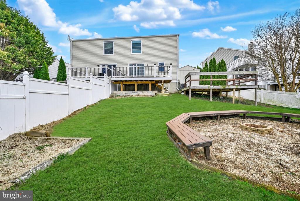 128 RAVENSWOOD COURT