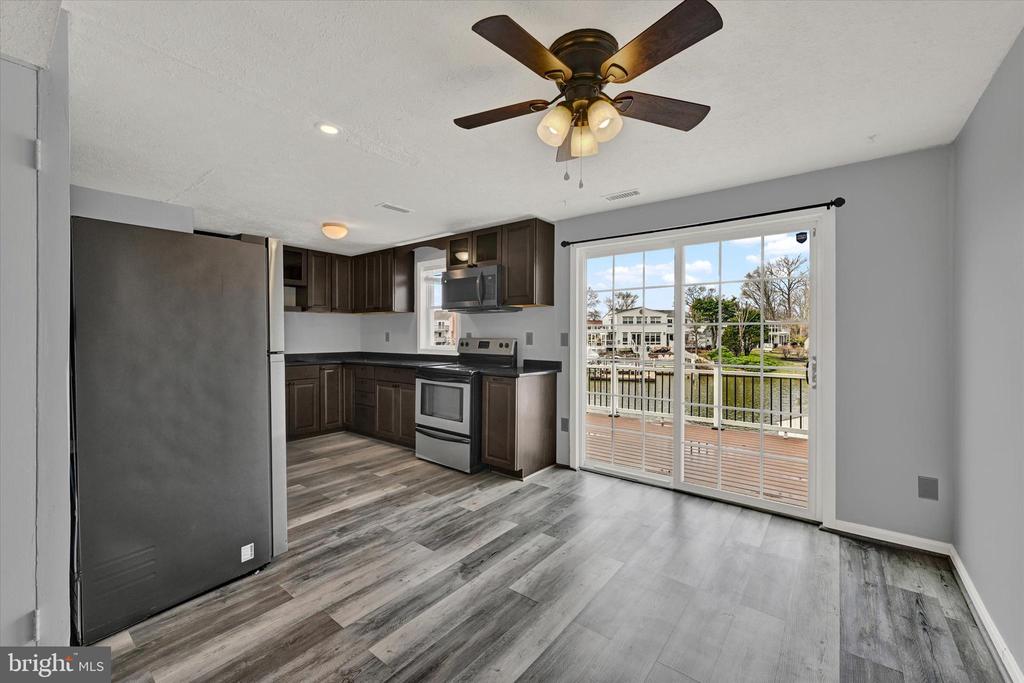 128 RAVENSWOOD COURT