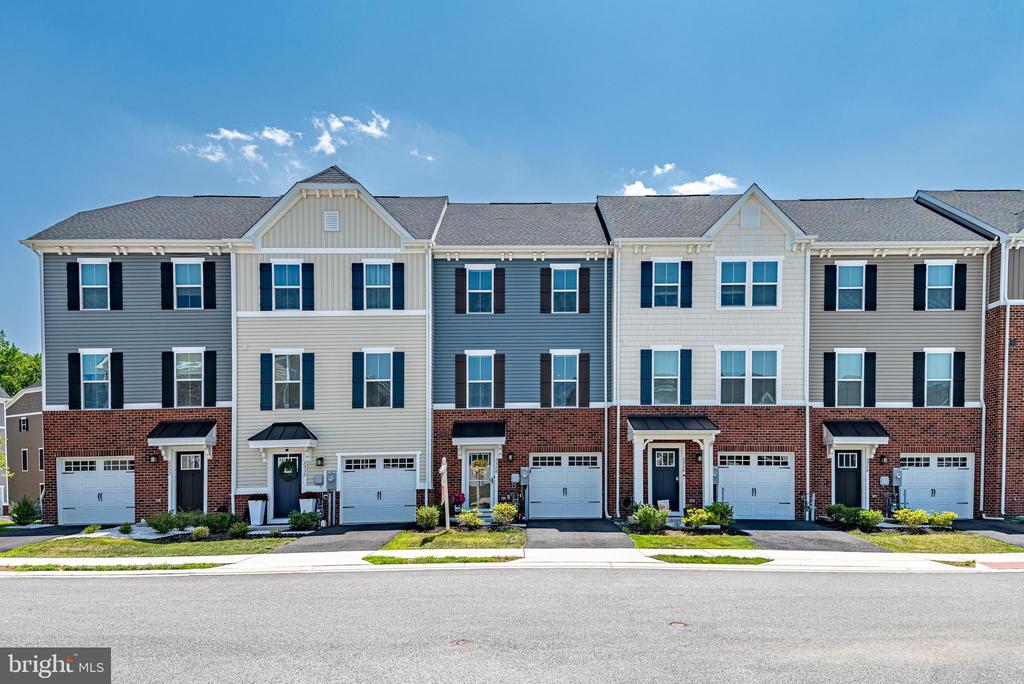 2528 SCHOONER WAY