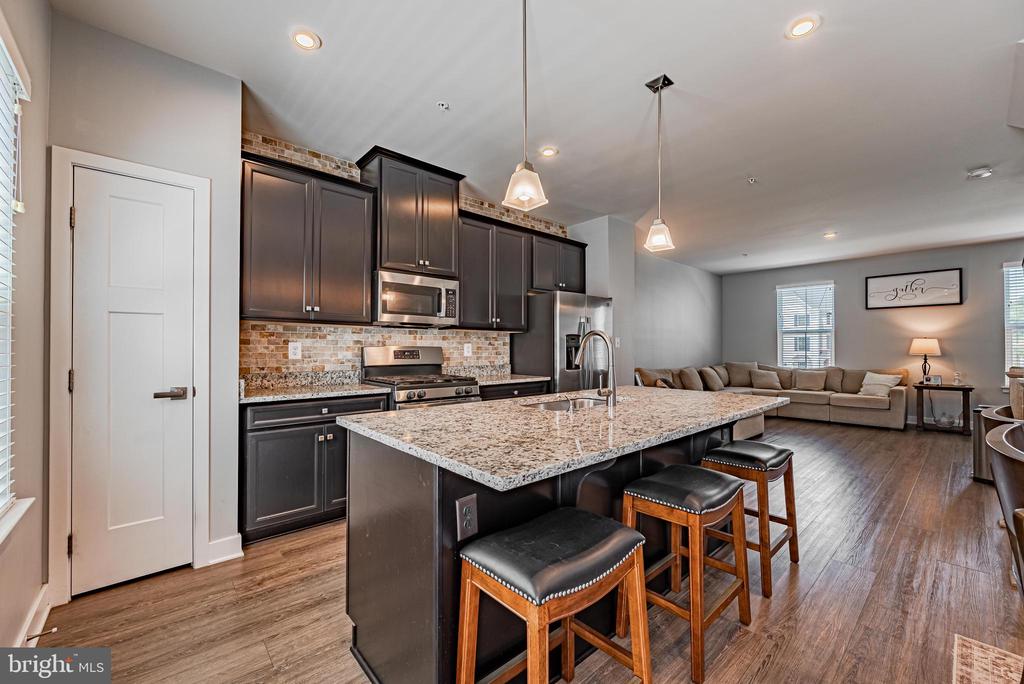2528 SCHOONER WAY