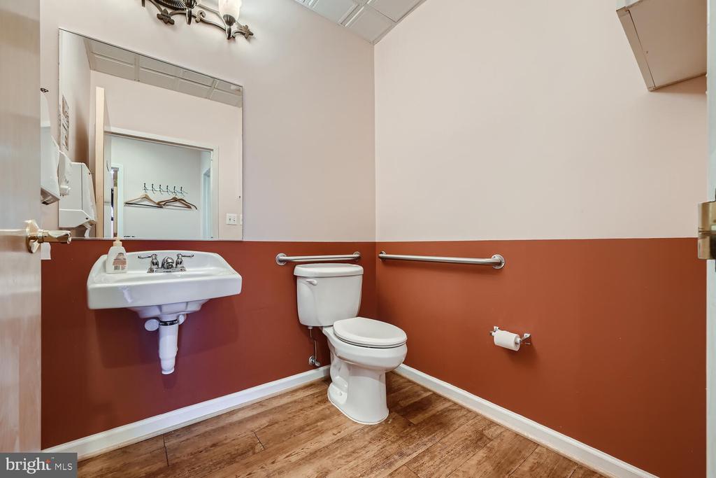 2600 LONGSTONE LANE B7/107