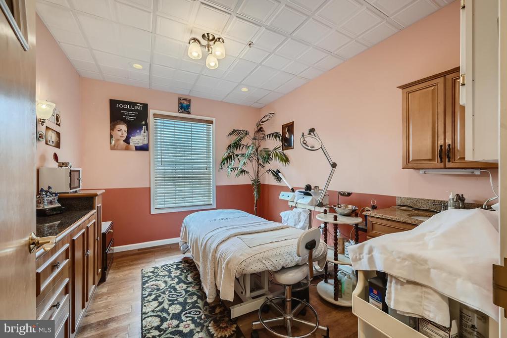 2600 LONGSTONE LANE B7/107