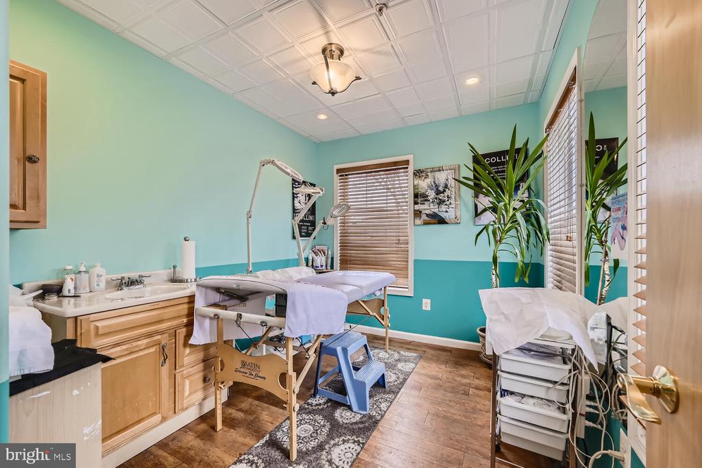 2600 LONGSTONE LANE B7/107