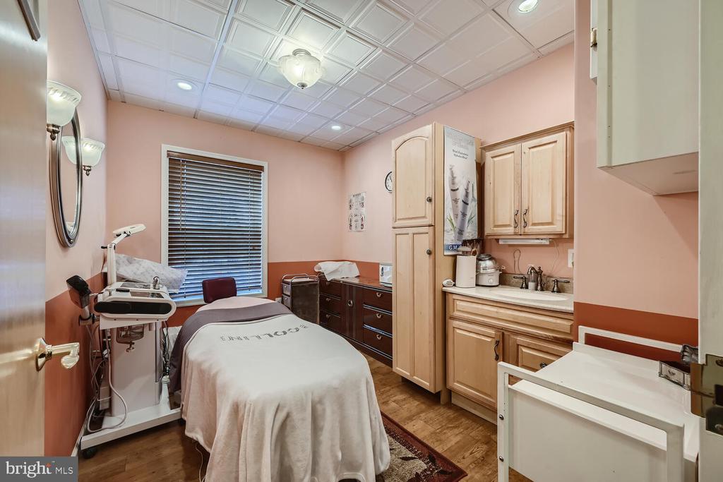 2600 LONGSTONE LANE B7/107