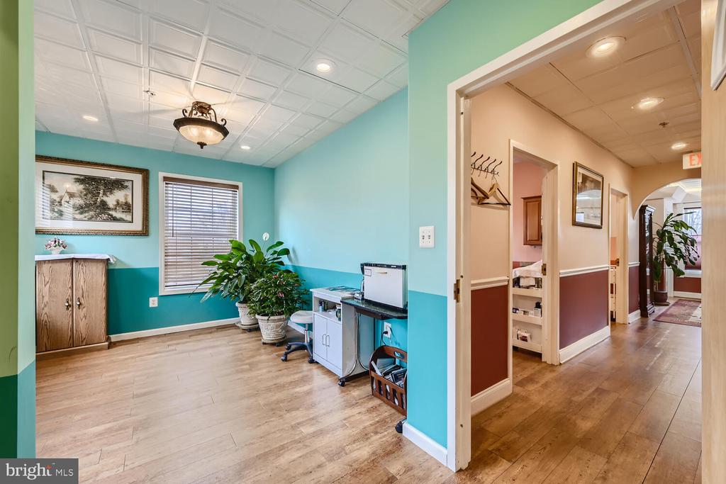 2600 LONGSTONE LANE B7/107