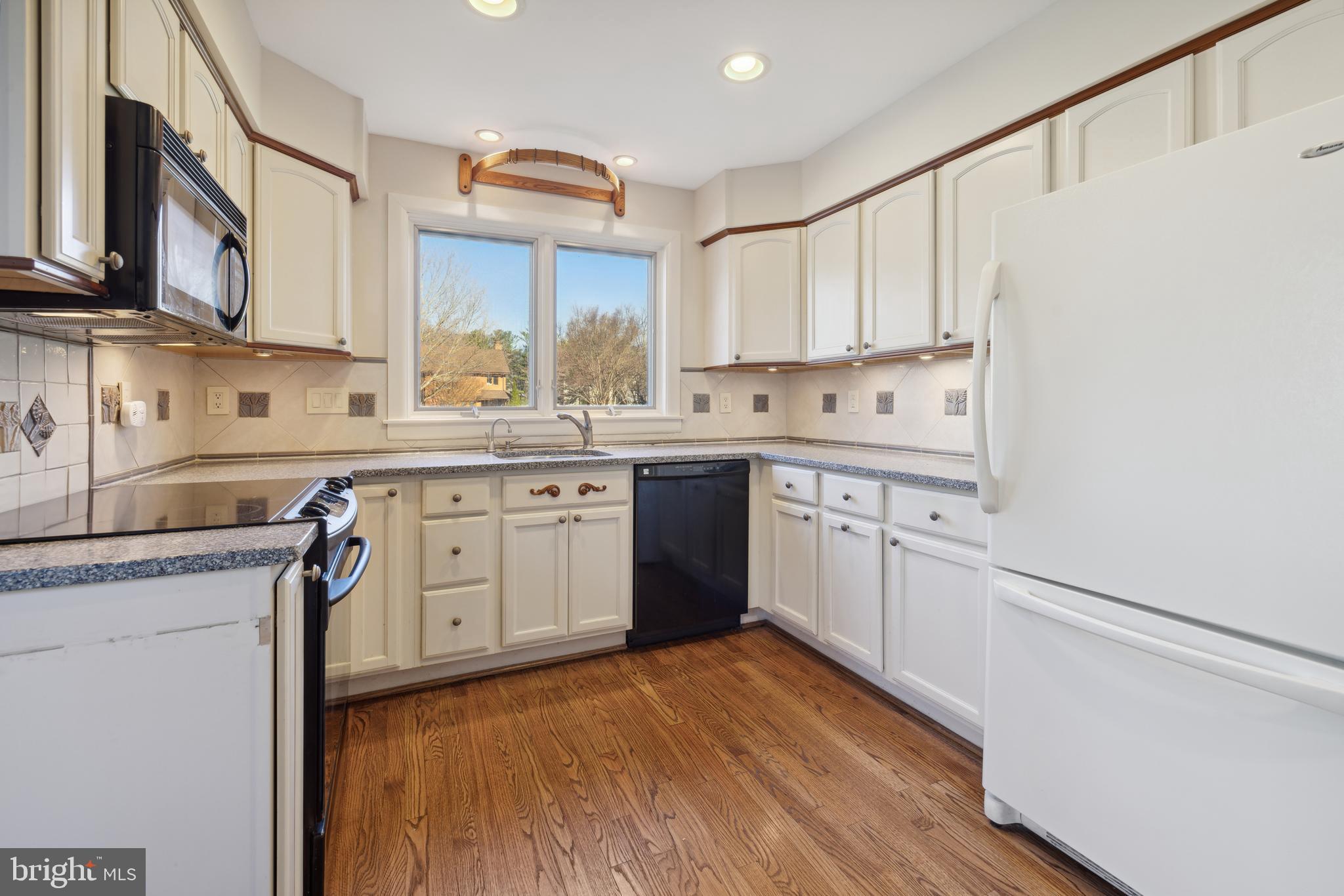 5557 SUFFIELD COURT