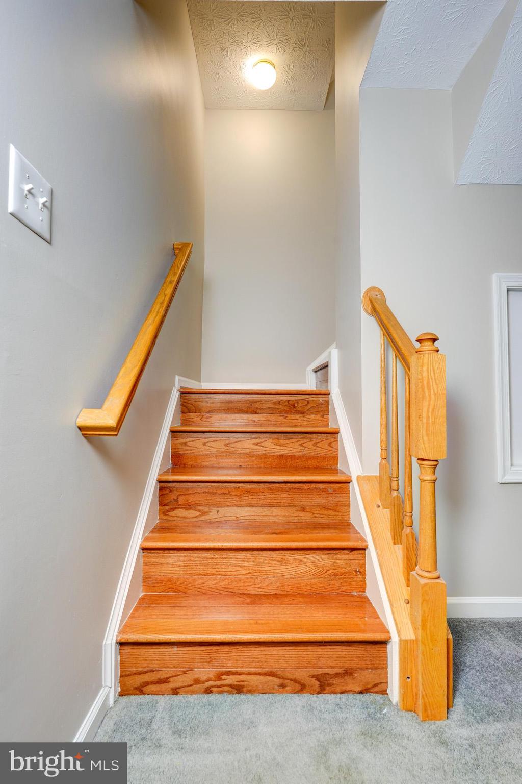 8734 CRESTHILL COURT