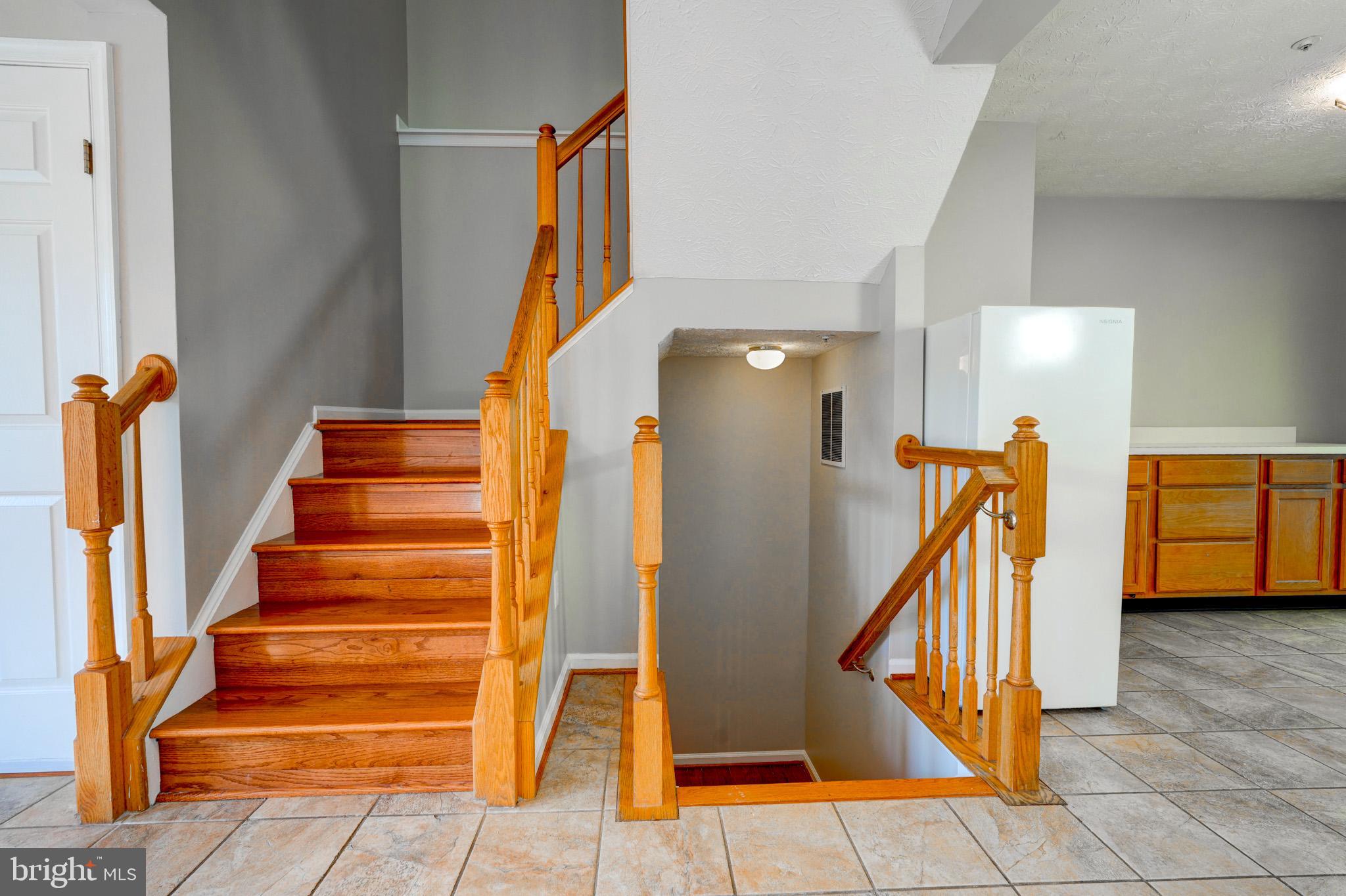 8734 CRESTHILL COURT