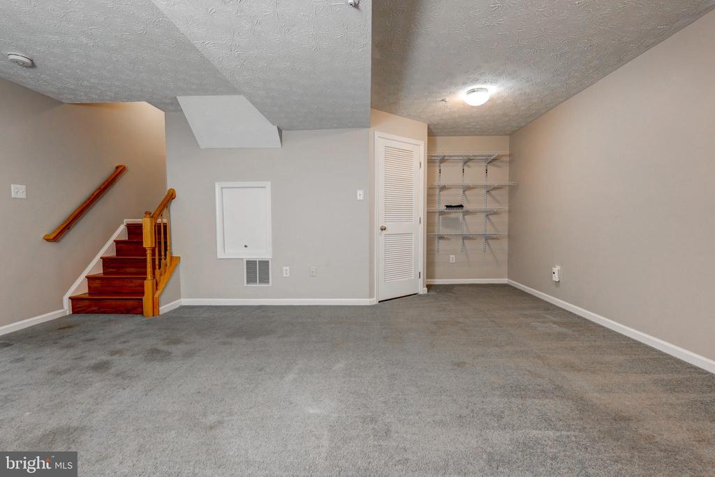 8734 CRESTHILL COURT
