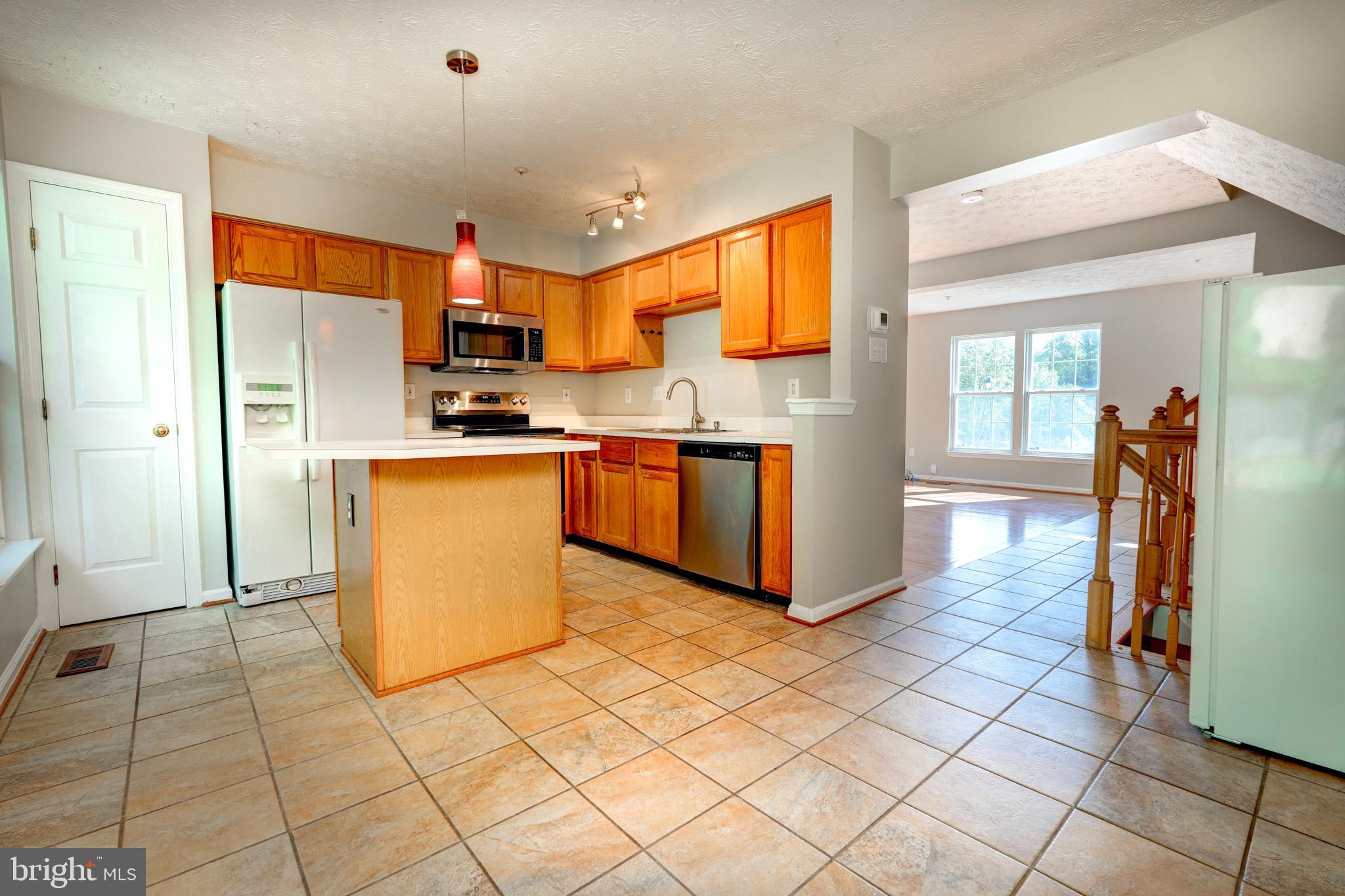 8734 CRESTHILL COURT