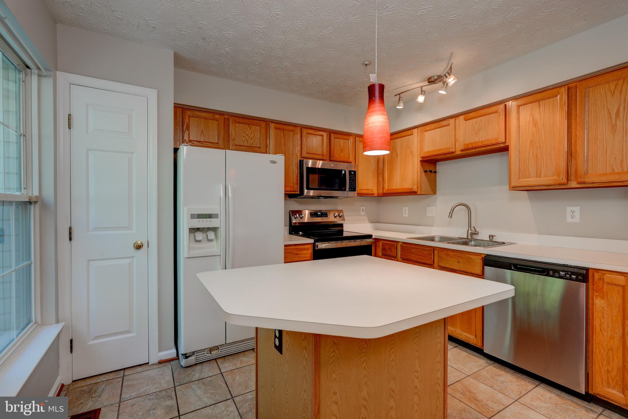 8734 CRESTHILL COURT