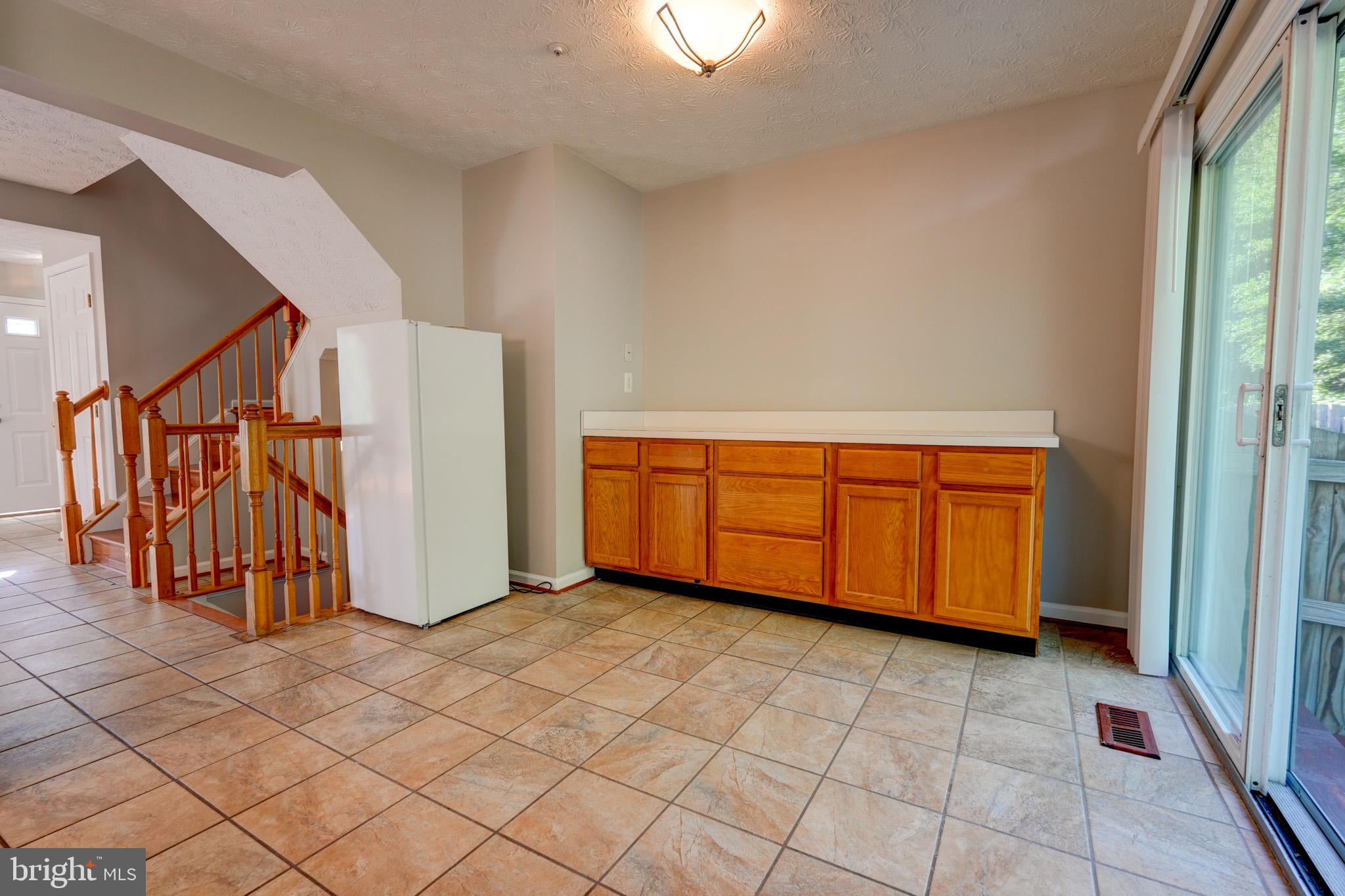 8734 CRESTHILL COURT