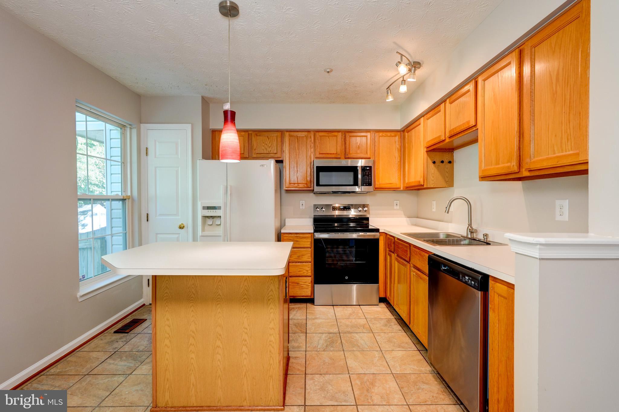 8734 CRESTHILL COURT