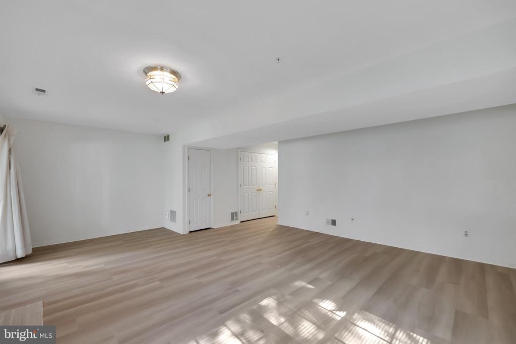12208 BARE BUSH PATH