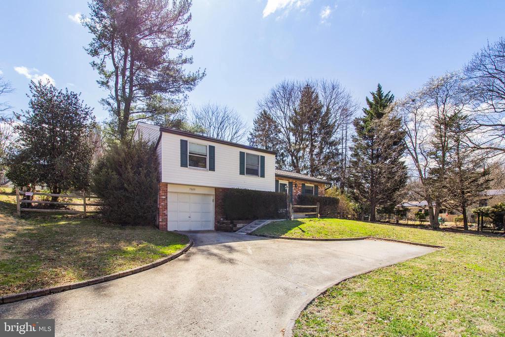 7009 DEEPAGE DRIVE