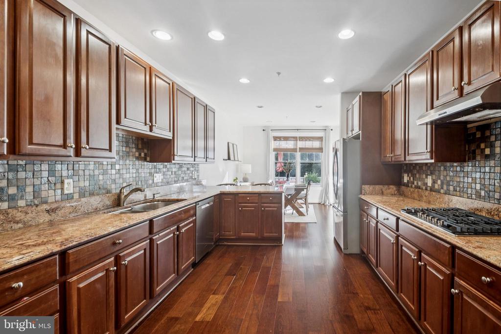 8719 TIMBER OAK LANE