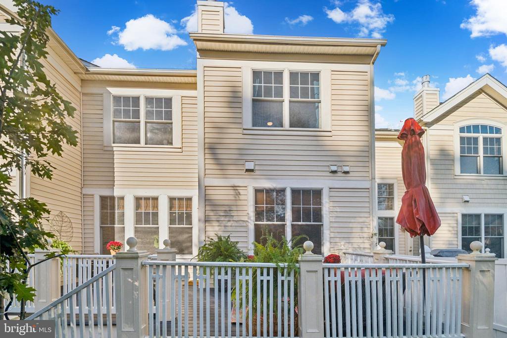 8719 TIMBER OAK LANE