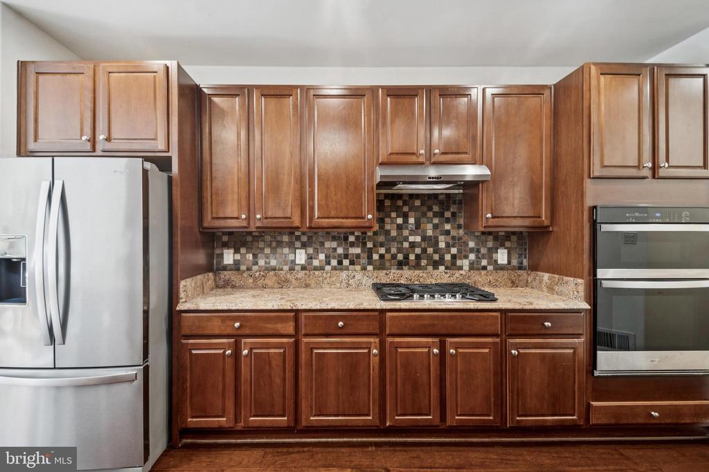 8719 TIMBER OAK LANE
