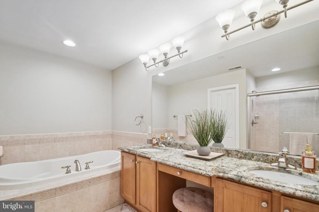 8719 TIMBER OAK LANE