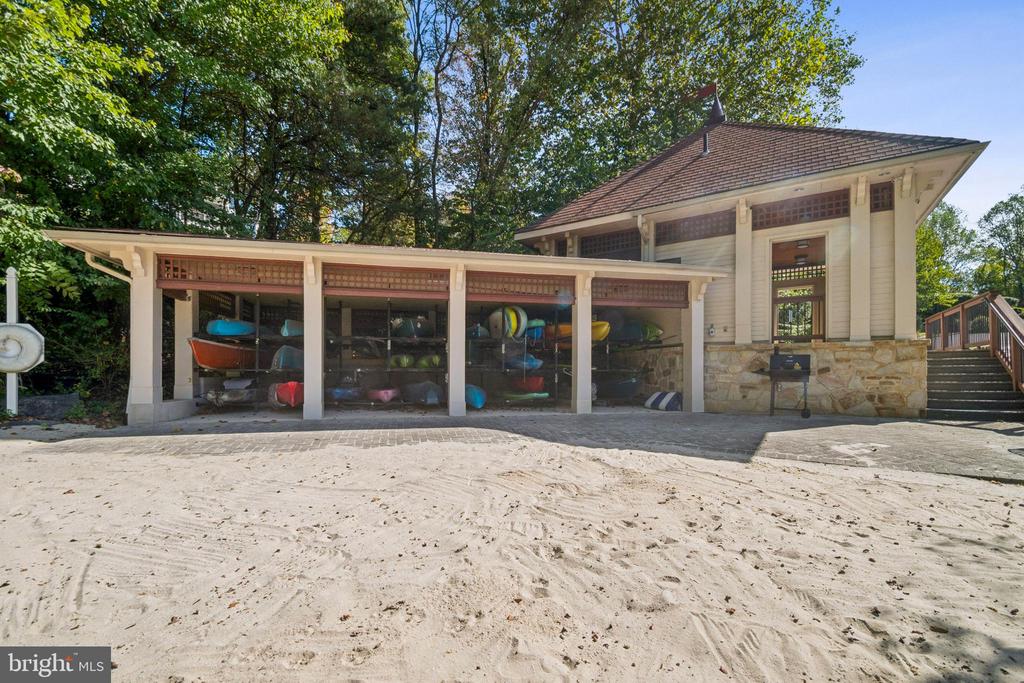 8719 TIMBER OAK LANE