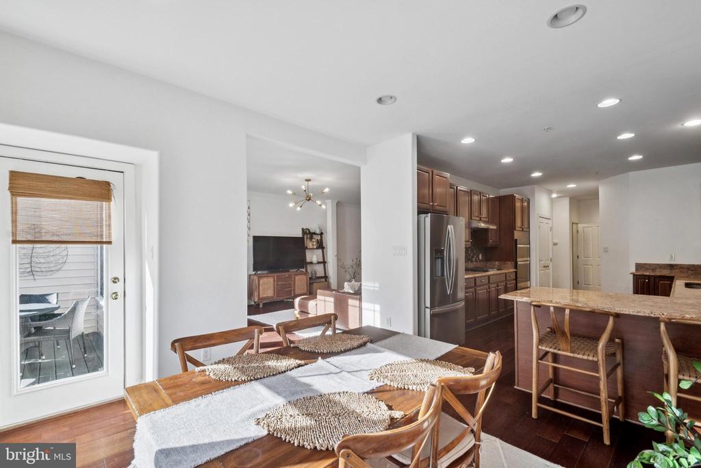 8719 TIMBER OAK LANE