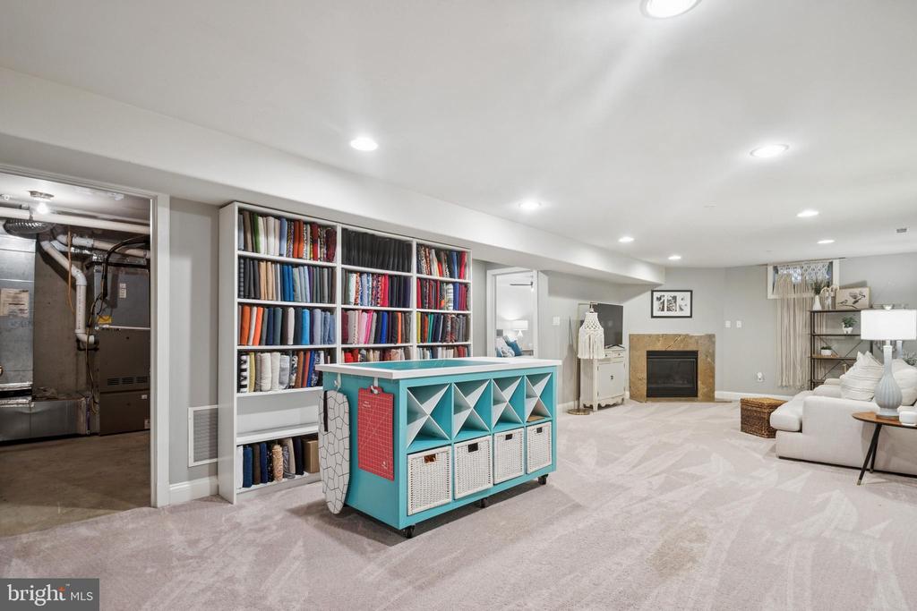 8719 TIMBER OAK LANE