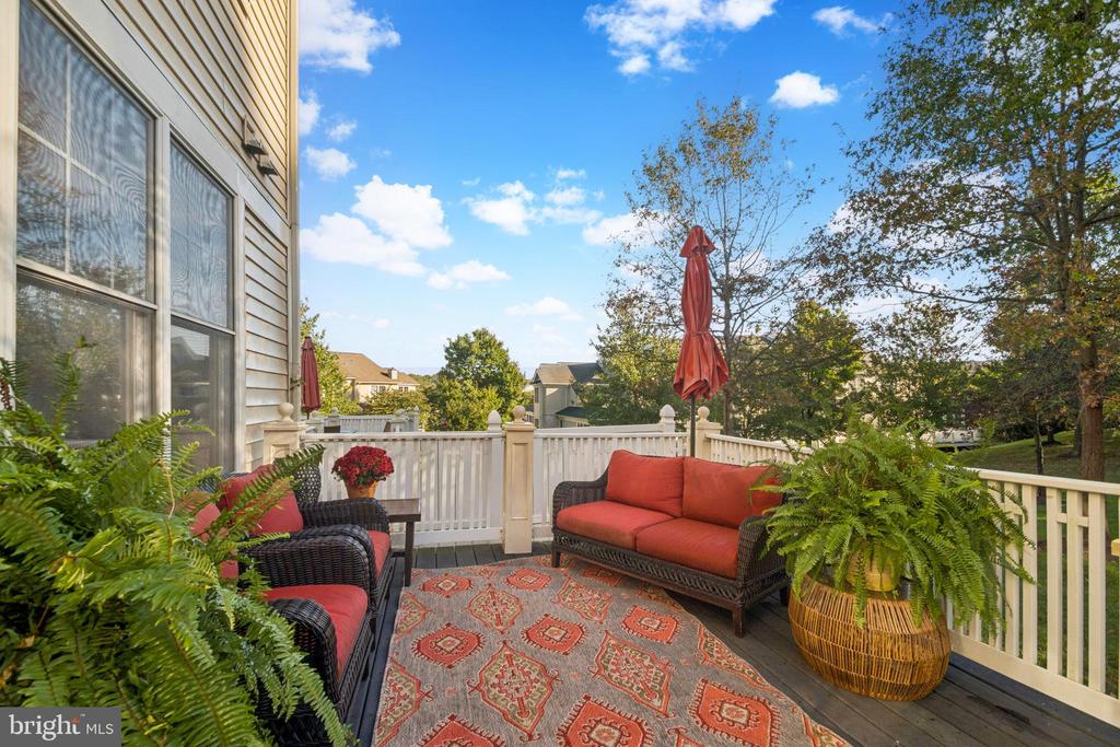 8719 TIMBER OAK LANE