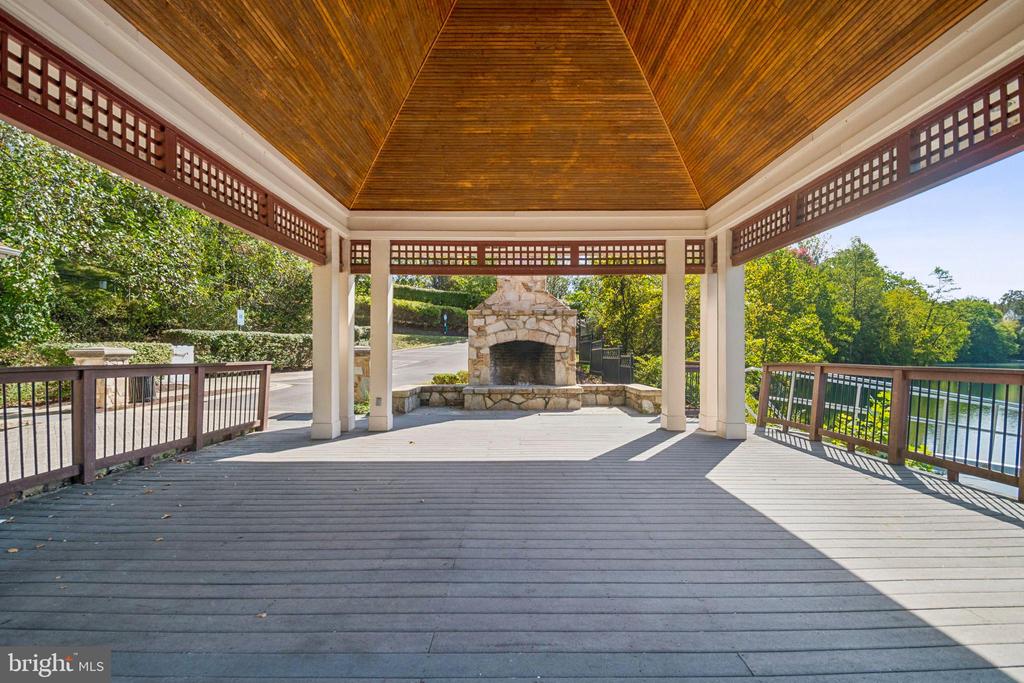 8719 TIMBER OAK LANE
