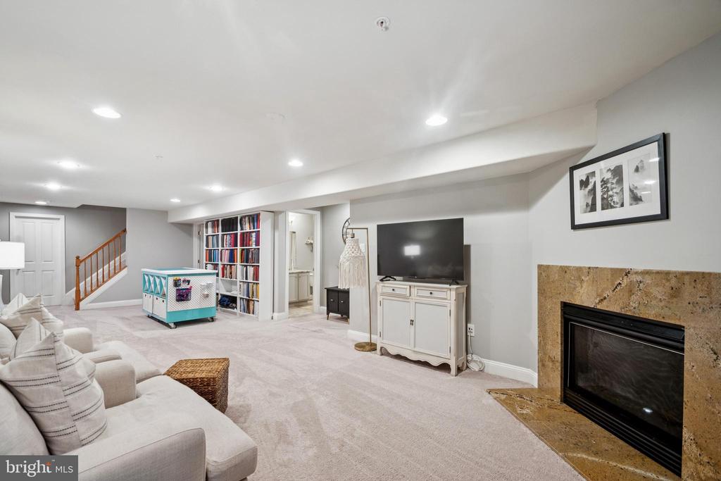 8719 TIMBER OAK LANE