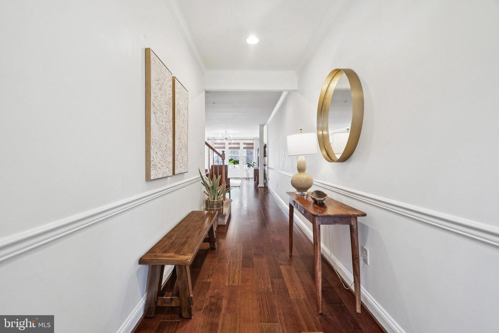 8719 TIMBER OAK LANE