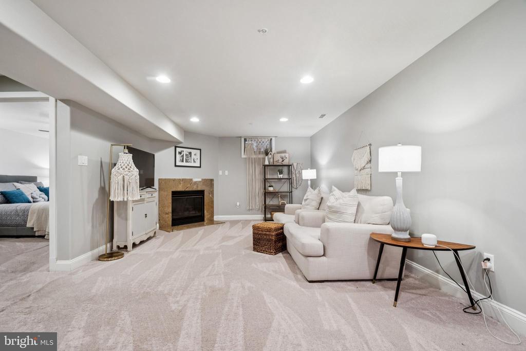 8719 TIMBER OAK LANE