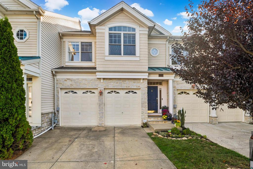 8719 TIMBER OAK LANE