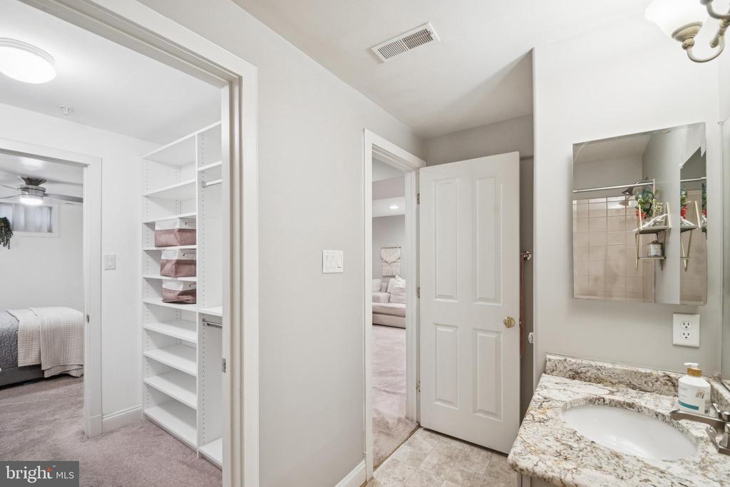 8719 TIMBER OAK LANE