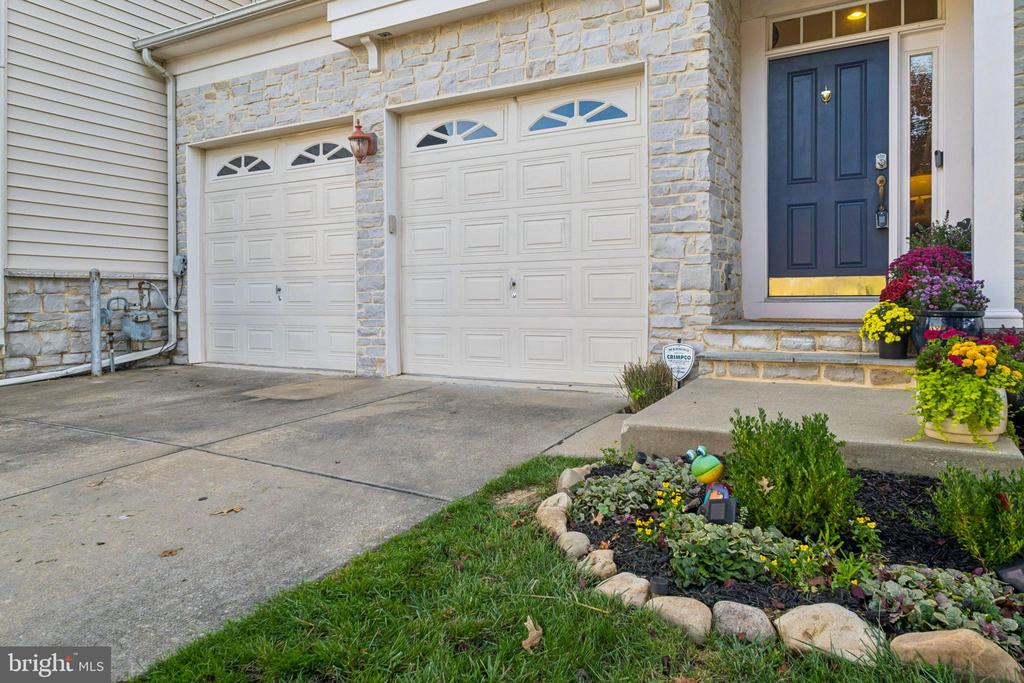 8719 TIMBER OAK LANE