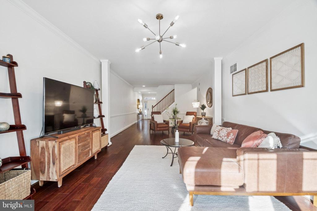 8719 TIMBER OAK LANE