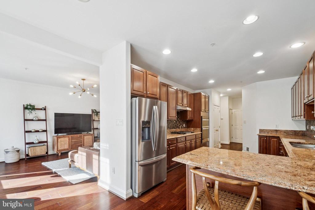8719 TIMBER OAK LANE