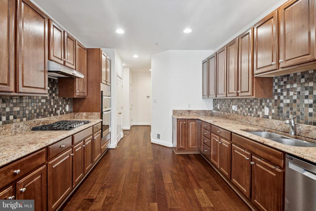 8719 TIMBER OAK LANE