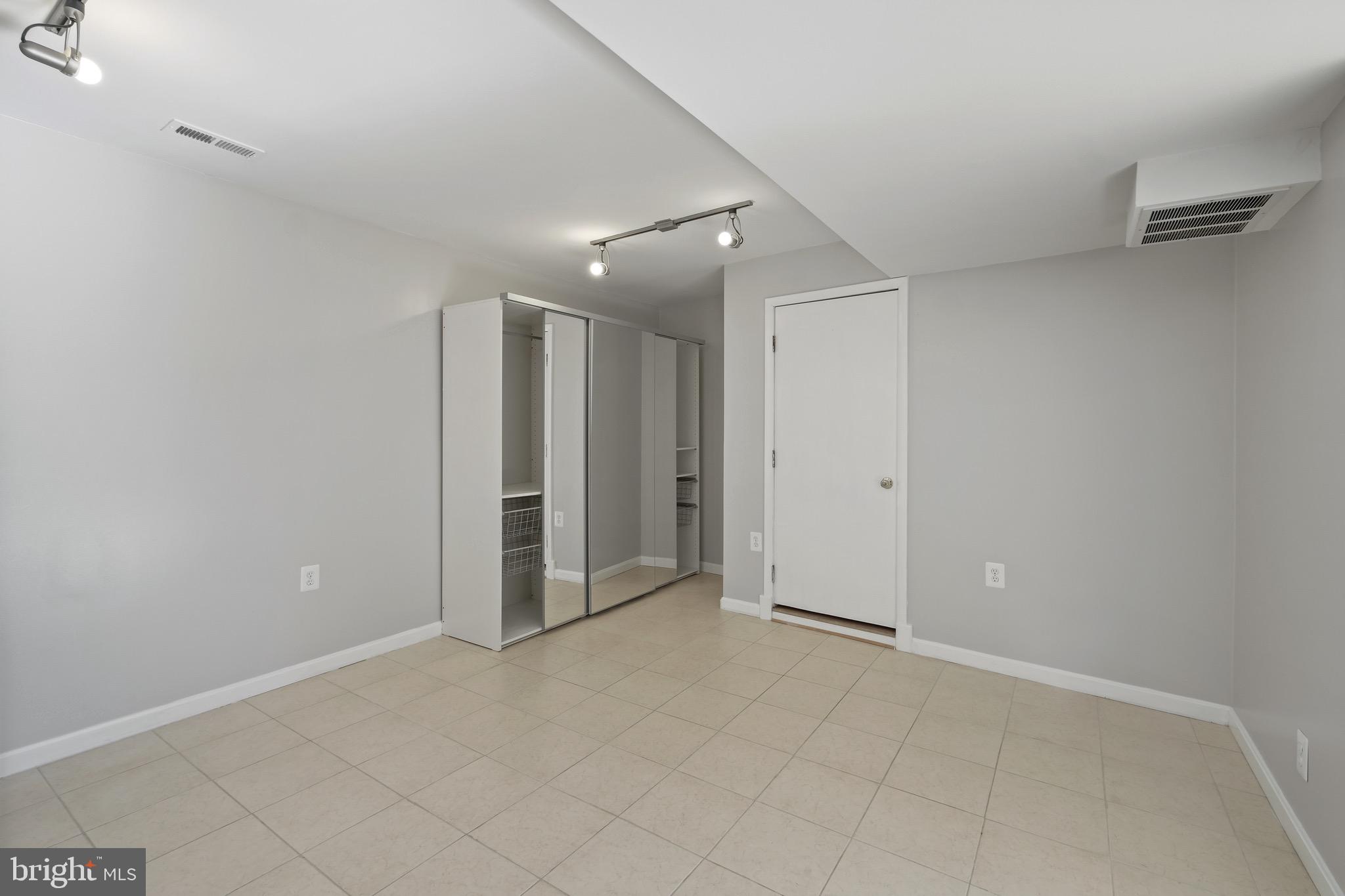 5033 ALTA VISTA ROAD