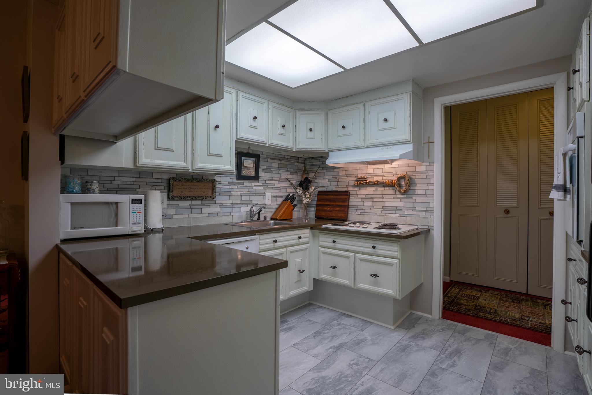 3382 CHISWICK COURT 51-1C