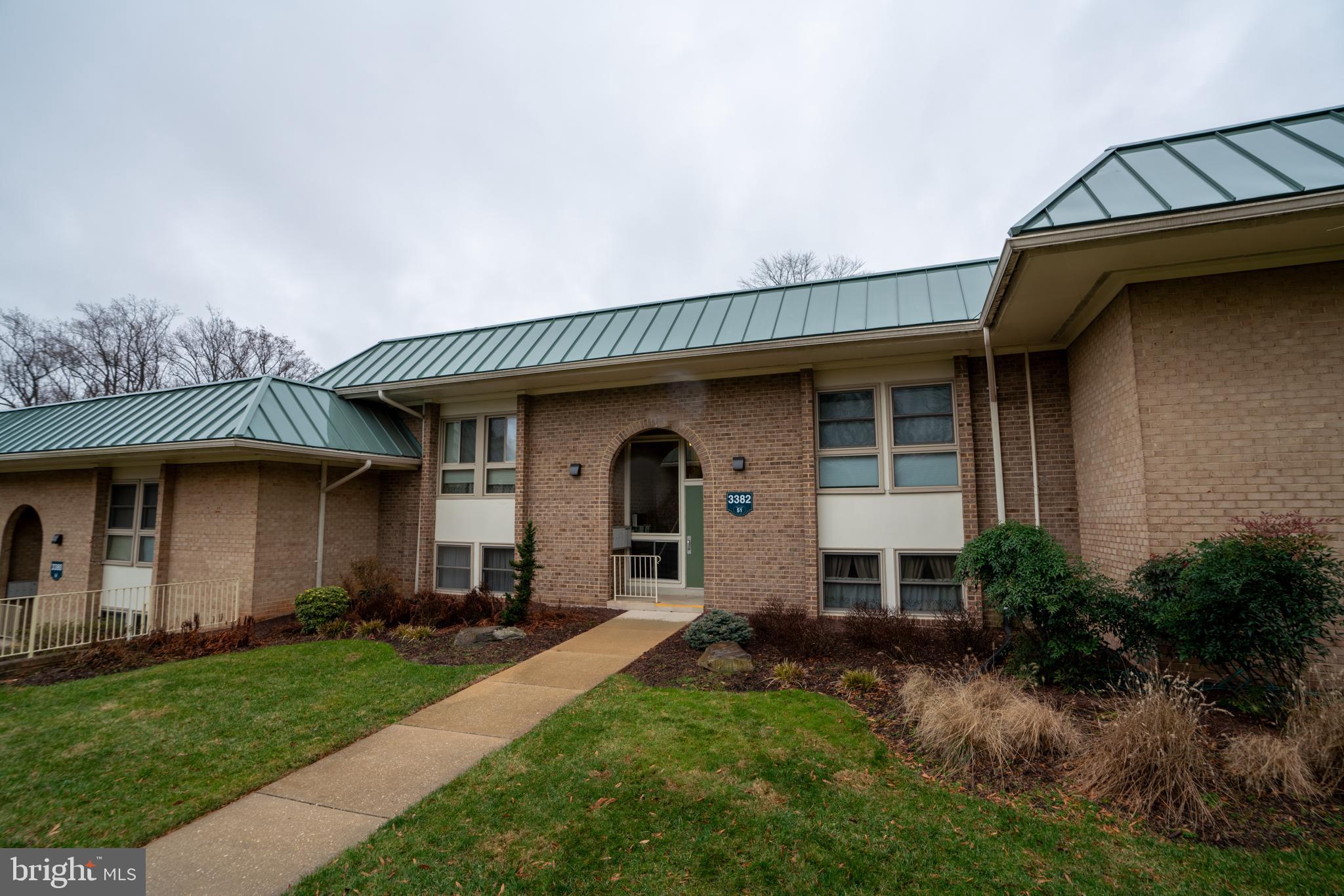 3382 CHISWICK COURT 51-1C