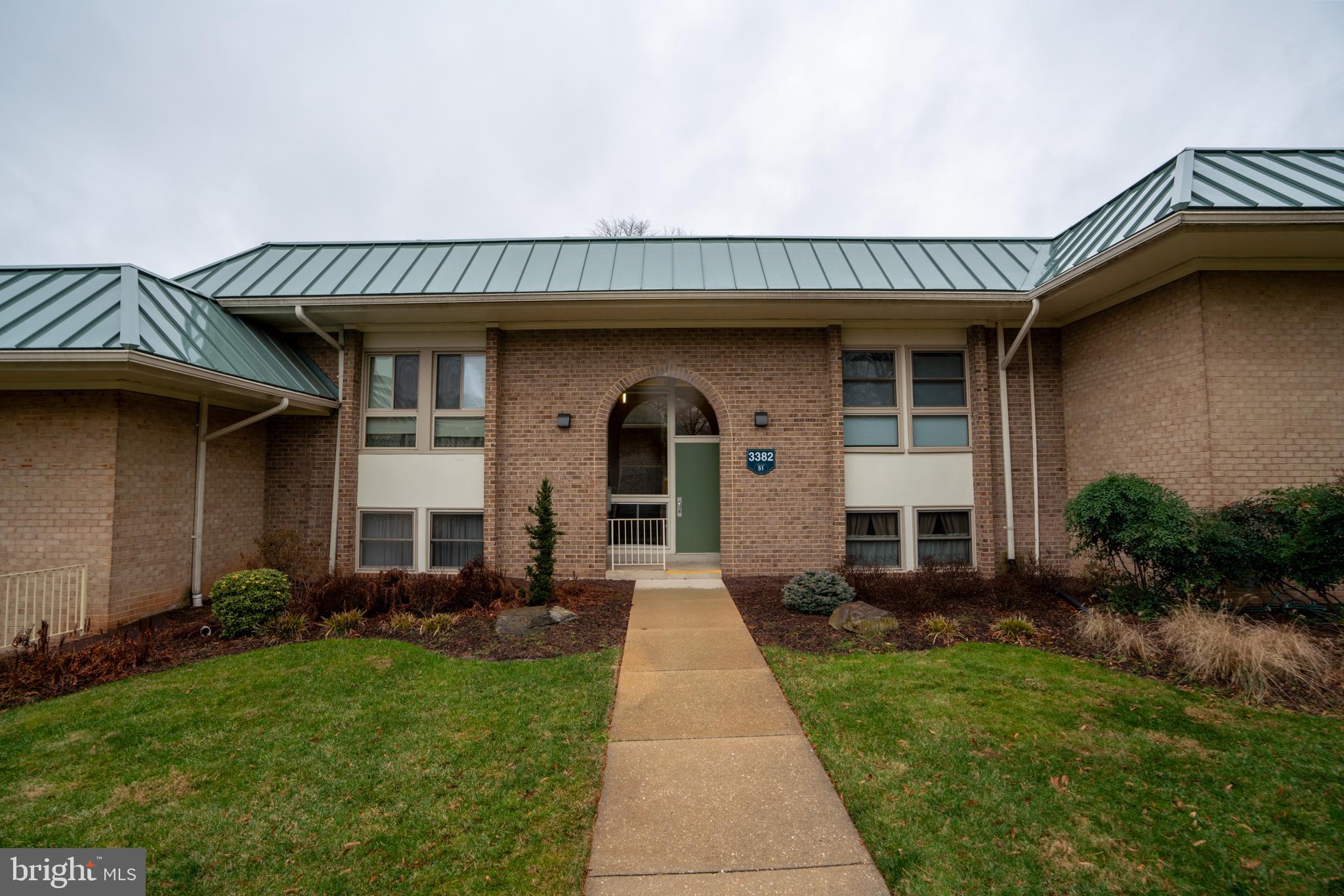 3382 CHISWICK COURT 51-1C