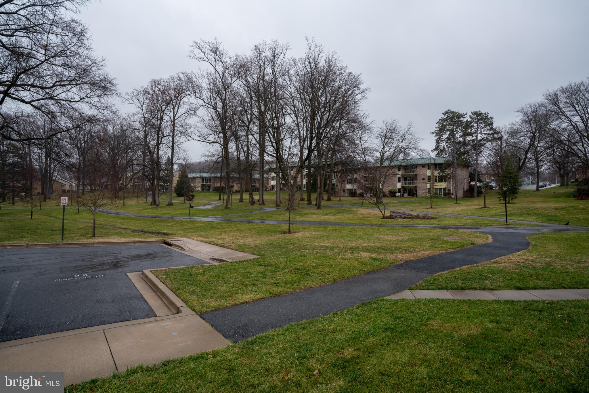 3382 CHISWICK COURT 51-1C