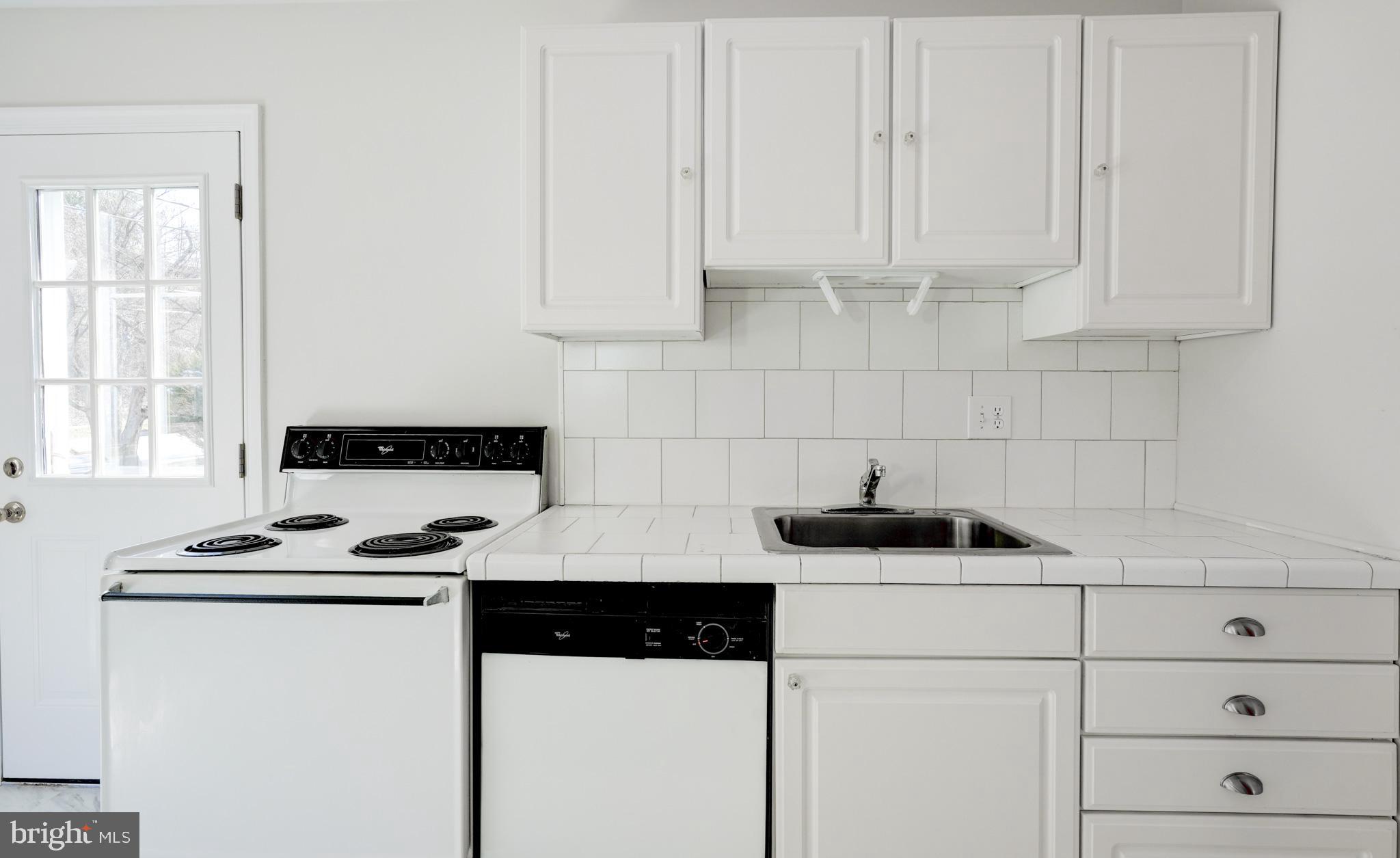 12820 MIDDLEVALE LANE