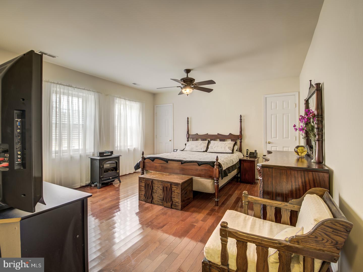 19400 WHITE GROUND ROAD