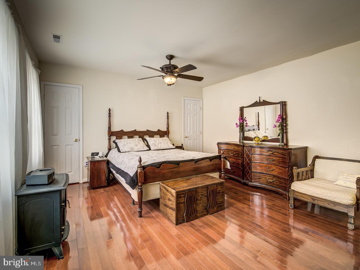 19400 WHITE GROUND ROAD