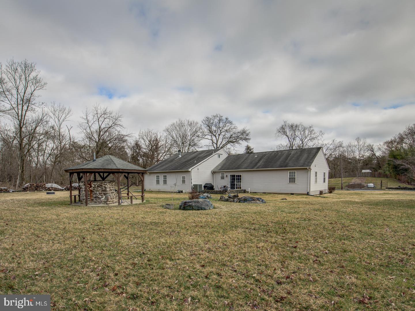 19400 WHITE GROUND ROAD