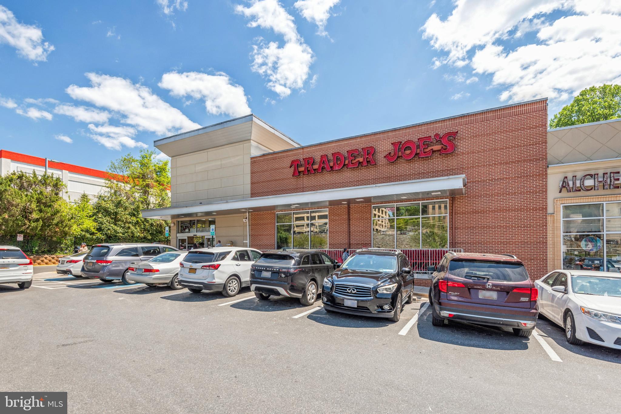 108 WOODRIDGE AVENUE